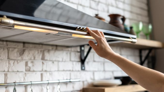 Okap kuchenny do małej kuchni w mieszkaniu — kompaktowy sprzęt AGD